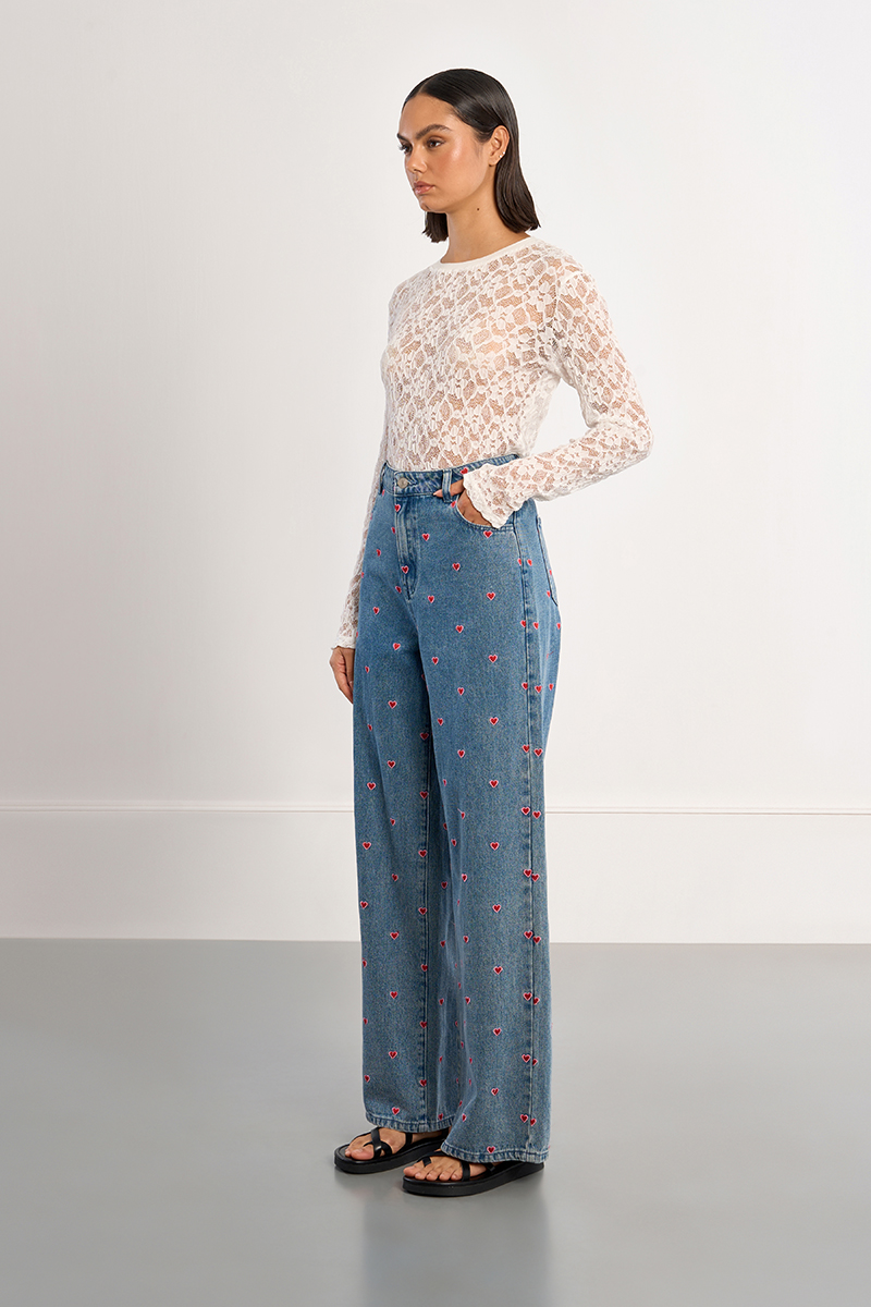 Pantalon large en denim cœurs brodés - Bleu denim - Lili Sidonio – Image 3