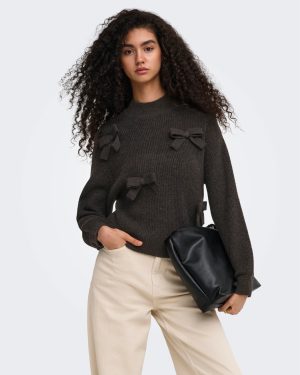 Pull à nœuds col montant Lisa – Marron