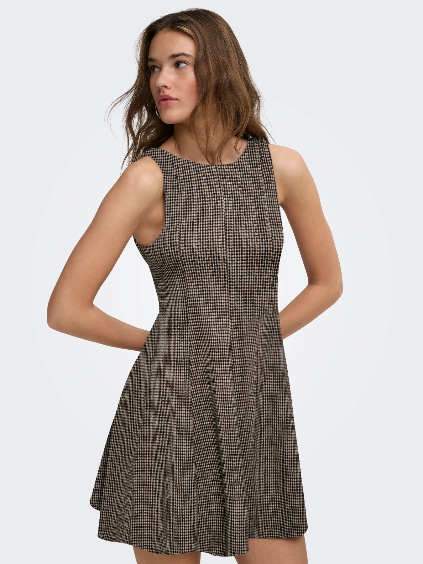 Robe courte pied-de-poule Azura ONLY – Pied-de-poule beige et noir – Image 3