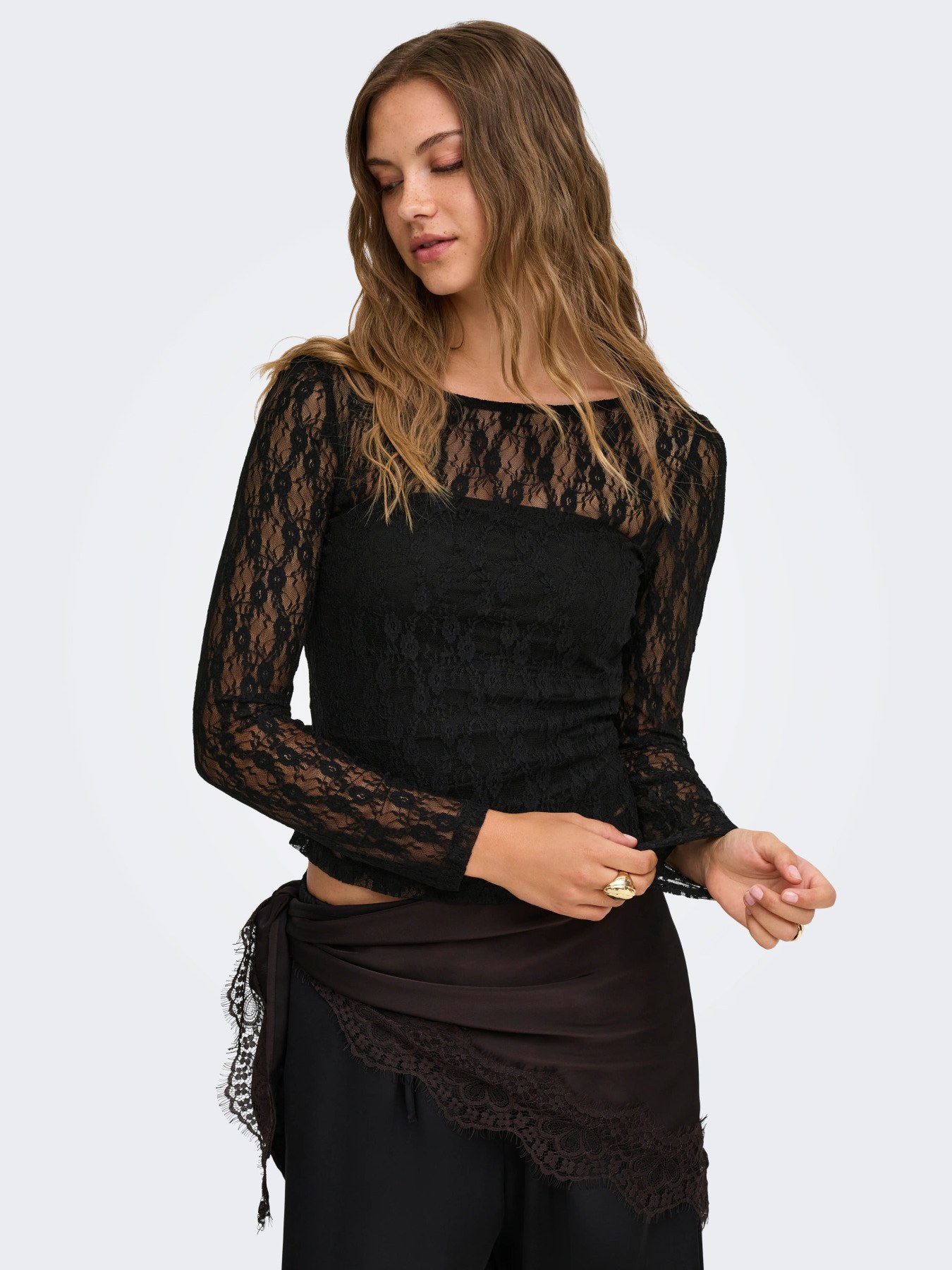 Top en dentelle Nikita ONLY – Noir
