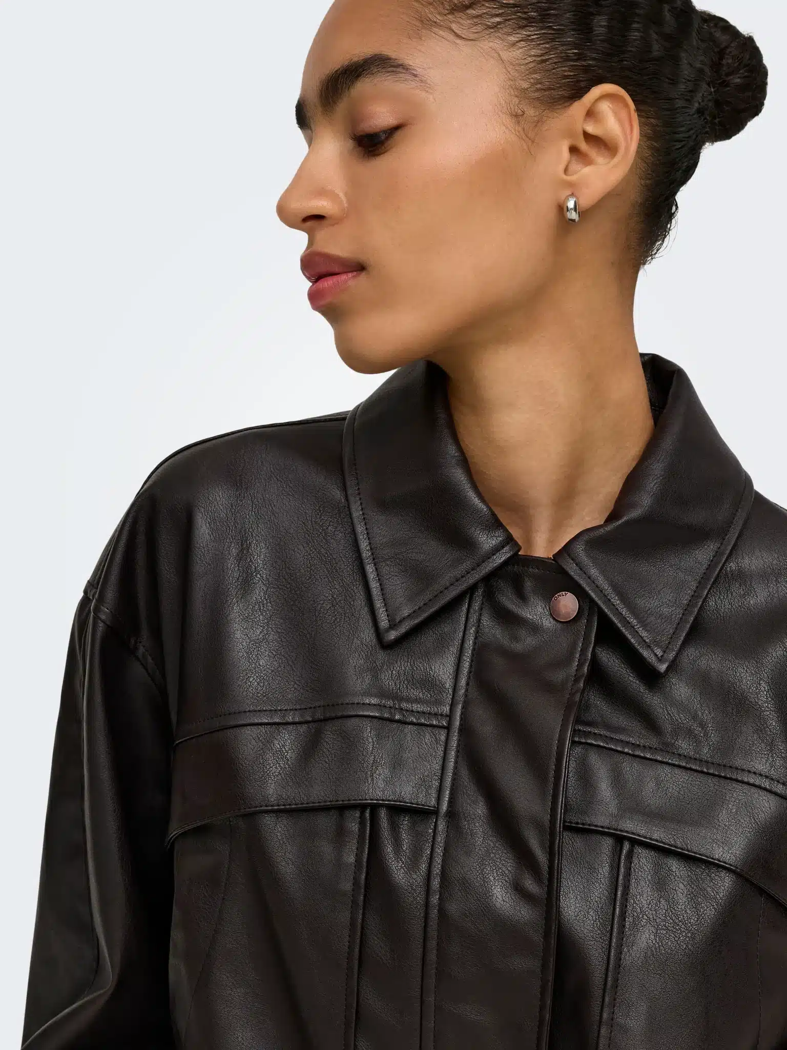 Veste courte en simili cuir Melle – Marron – Only – Image 5