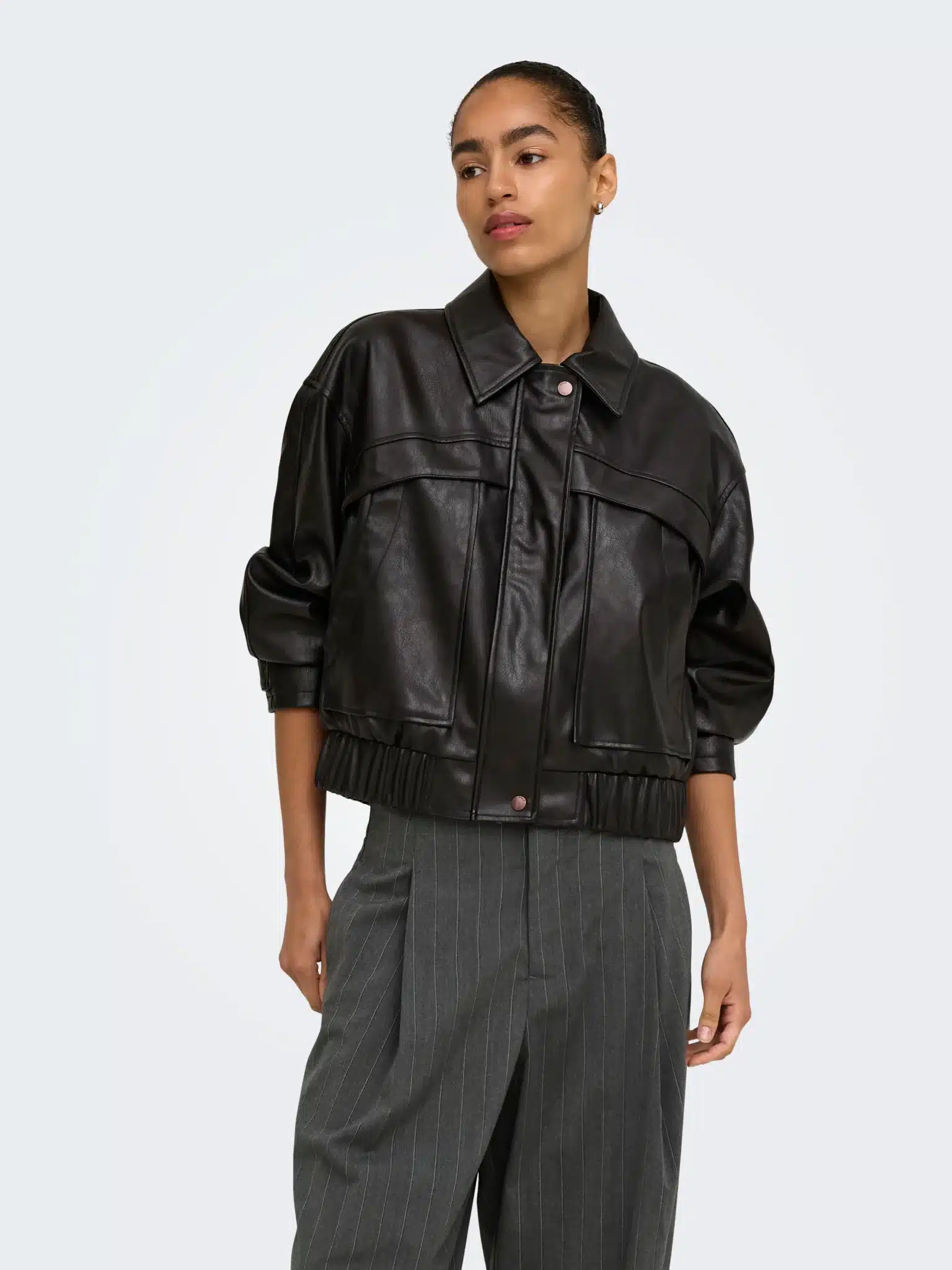Veste courte en simili cuir Melle – Marron – Only – Image 3
