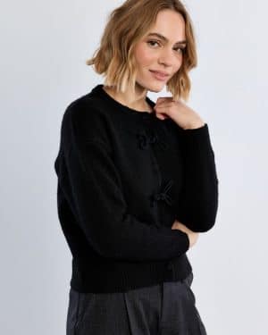 Cardigan uni à boutons nœuds – Noir – Lili Sidonio