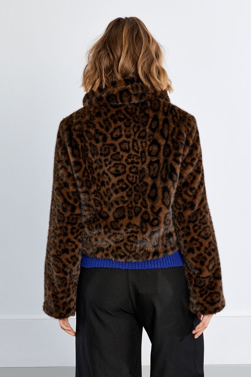 Veste en fausse fourrure léopard – Chocolat – Lili Sidonio – Image 2