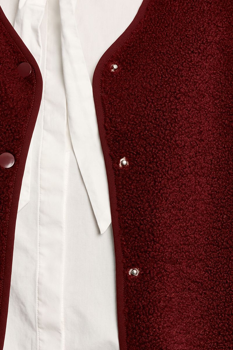 Veste sans manches imitation mouton – Bordeaux – Lili Sidonio – Image 2